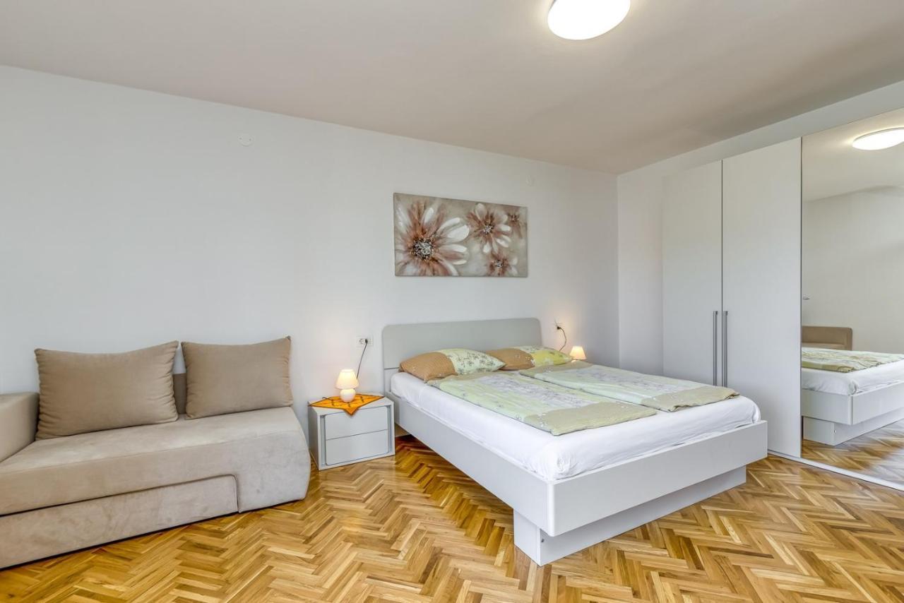 Apartment Complex Silva Ровинь Экстерьер фото