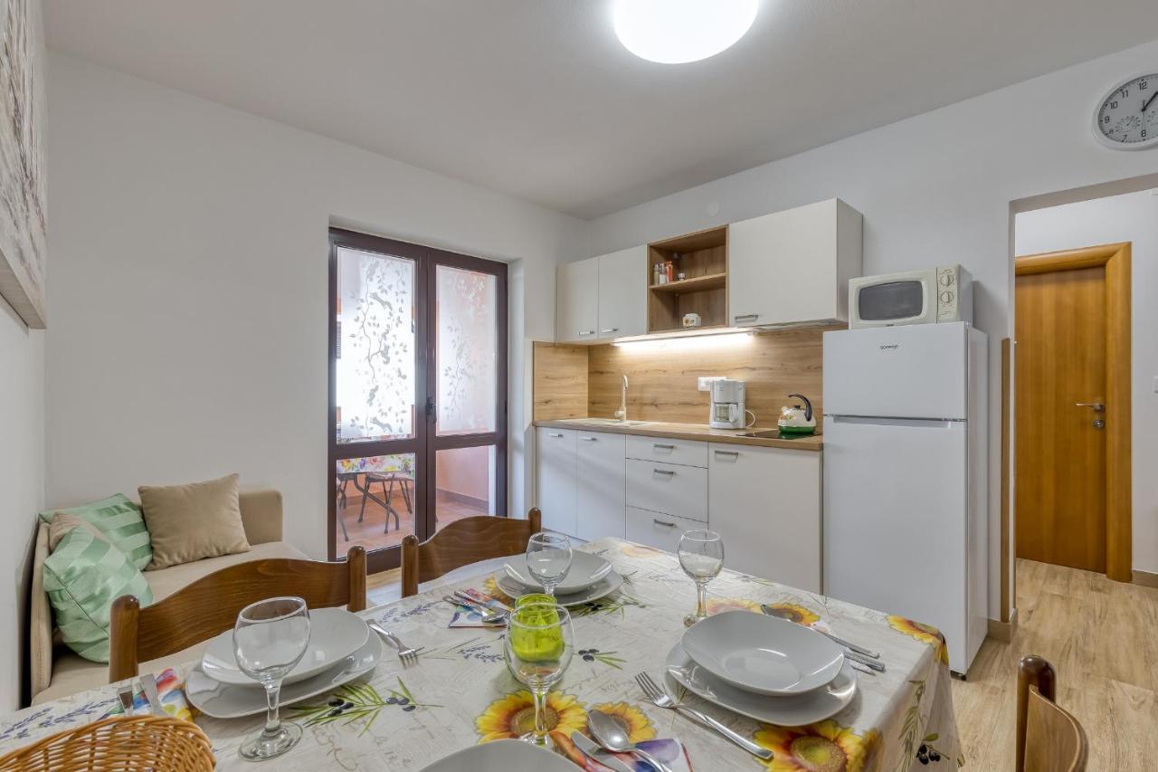 Apartment Complex Silva Ровинь Экстерьер фото