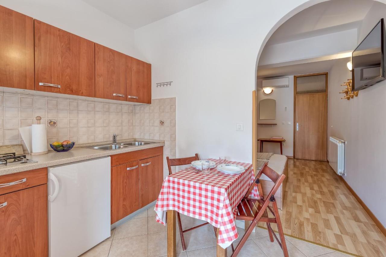 Apartment Complex Silva Ровинь Экстерьер фото